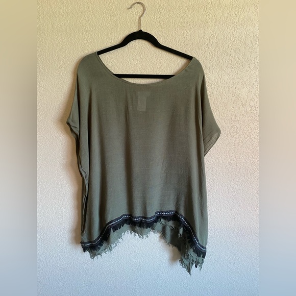 Green Short Sleeve Flowy Shaw/Pullover - Picture 1 of 5